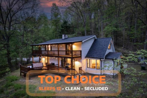 Luxury Chalet on 50 Acres, Hot Tub, Game Room, Mountain View & seasonal spring